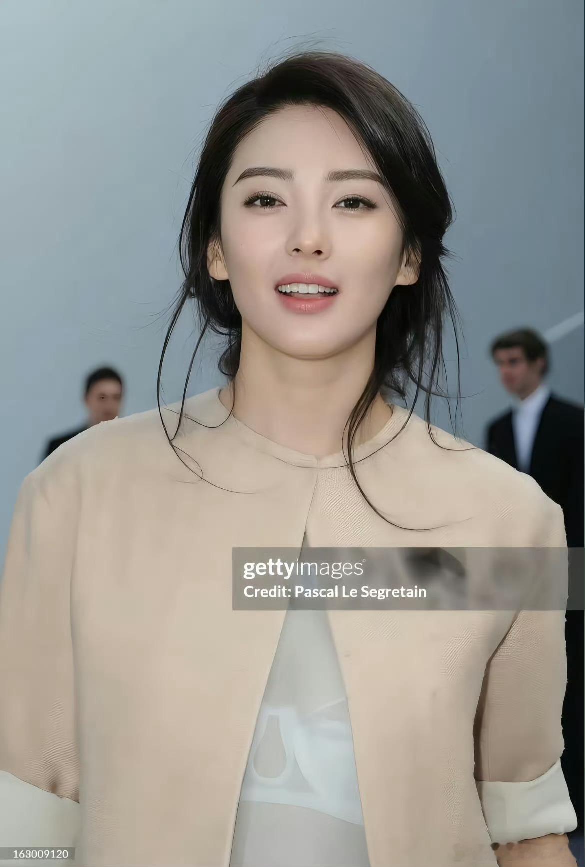 每次考古都被张雨绮惊艳到张雨绮太绝了！以前《女人不坏》里又美又有气场，古早街拍超