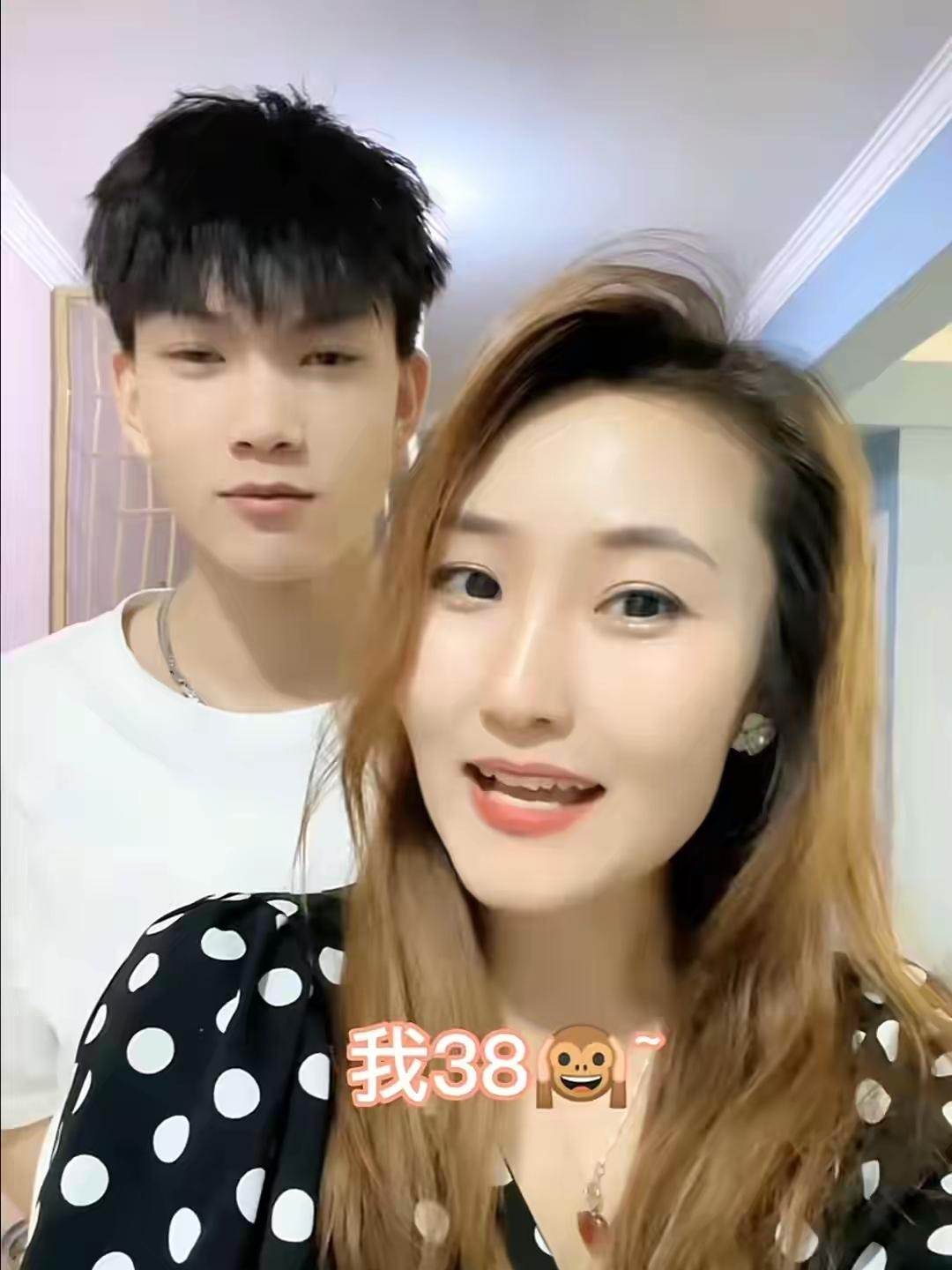 他把人生的顺序给调了个个儿。别人是先立业后成家，他是先成家，把“立业”这事儿直接