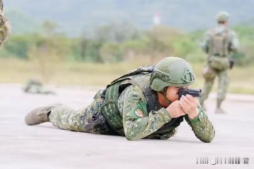 一图惊两岸，偏偏台海上空战云密布时刻，台军大张旗鼓的流出这张惊人之举的照片，值得