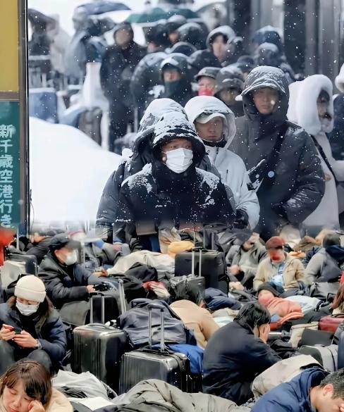 看到网上流传的同胞大量滞留日本机场的消息，有人站出来大喊扎心，说网友们太冷漠。可