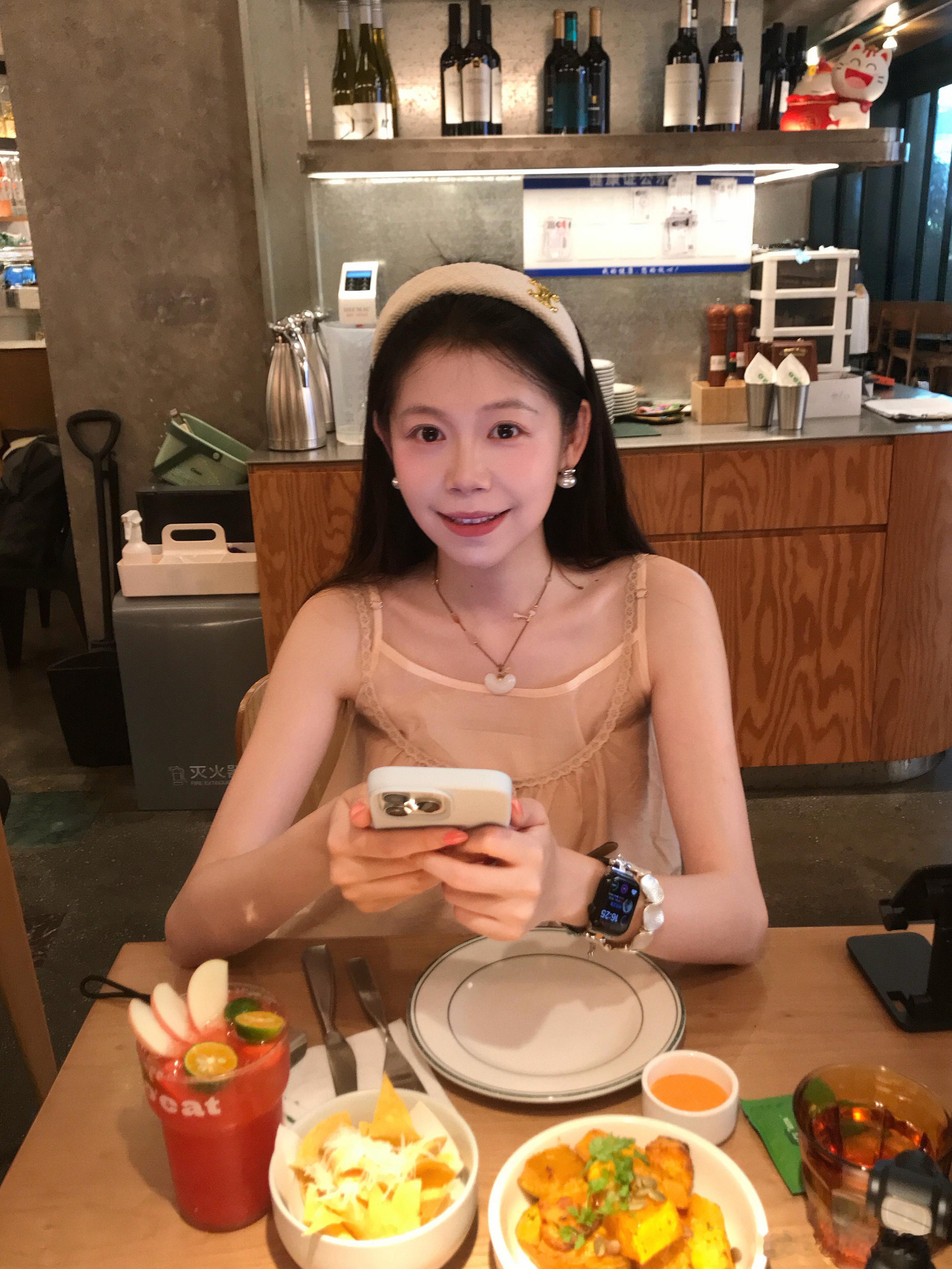 这个刘海看来是留不得了我好像习惯自己漏额头了^_^ 