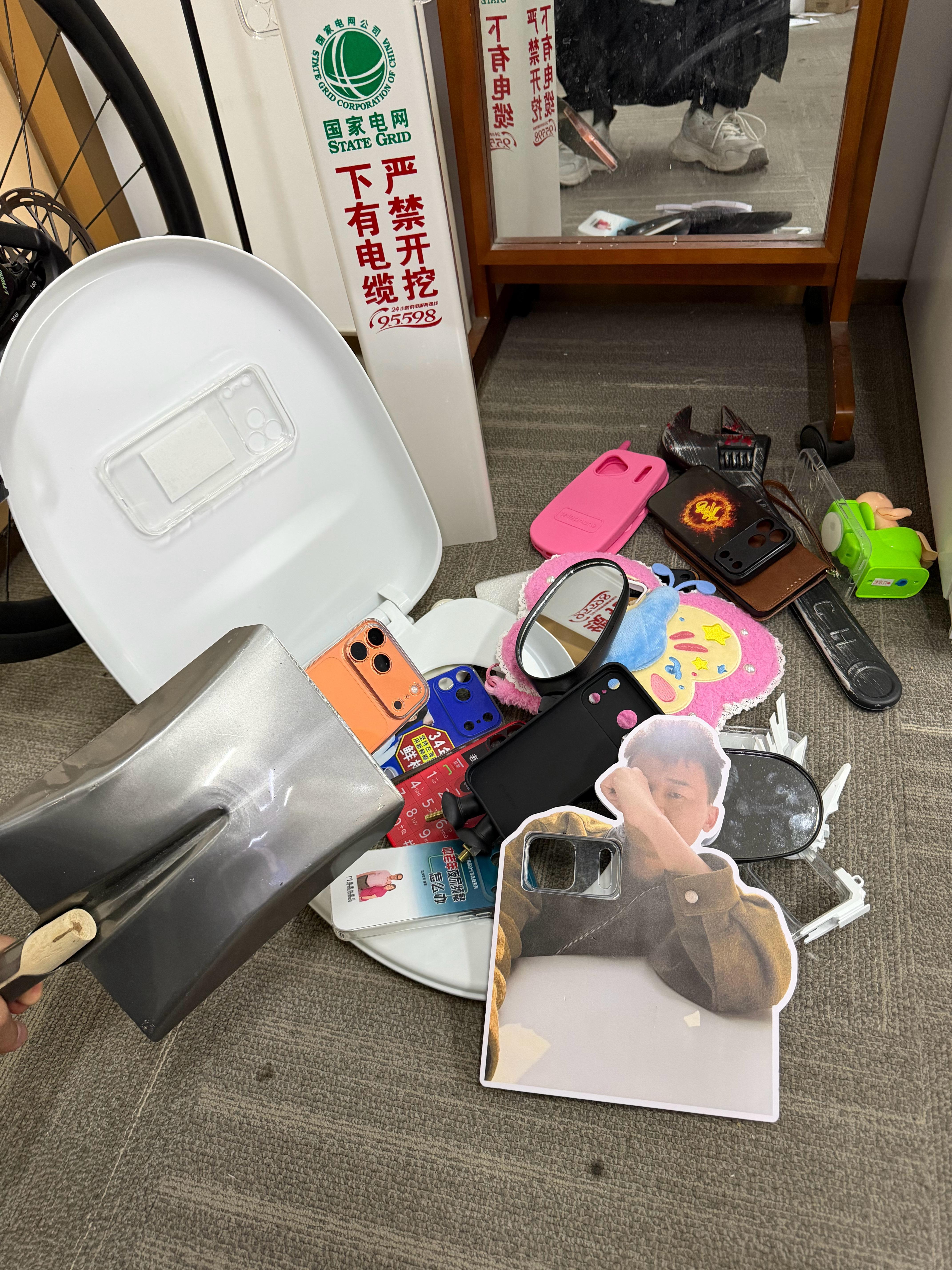 最近的视频选题，奇葩手机壳，竟然还有马桶盖，你敢信吗 