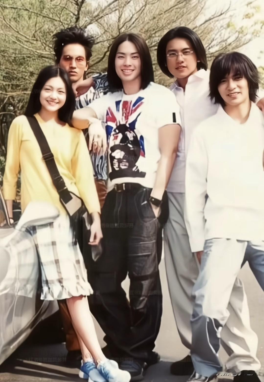 2001年的你们都在那，杉菜却走了，走的太突然，感觉她还在，她一定是变成蝴蝶在我