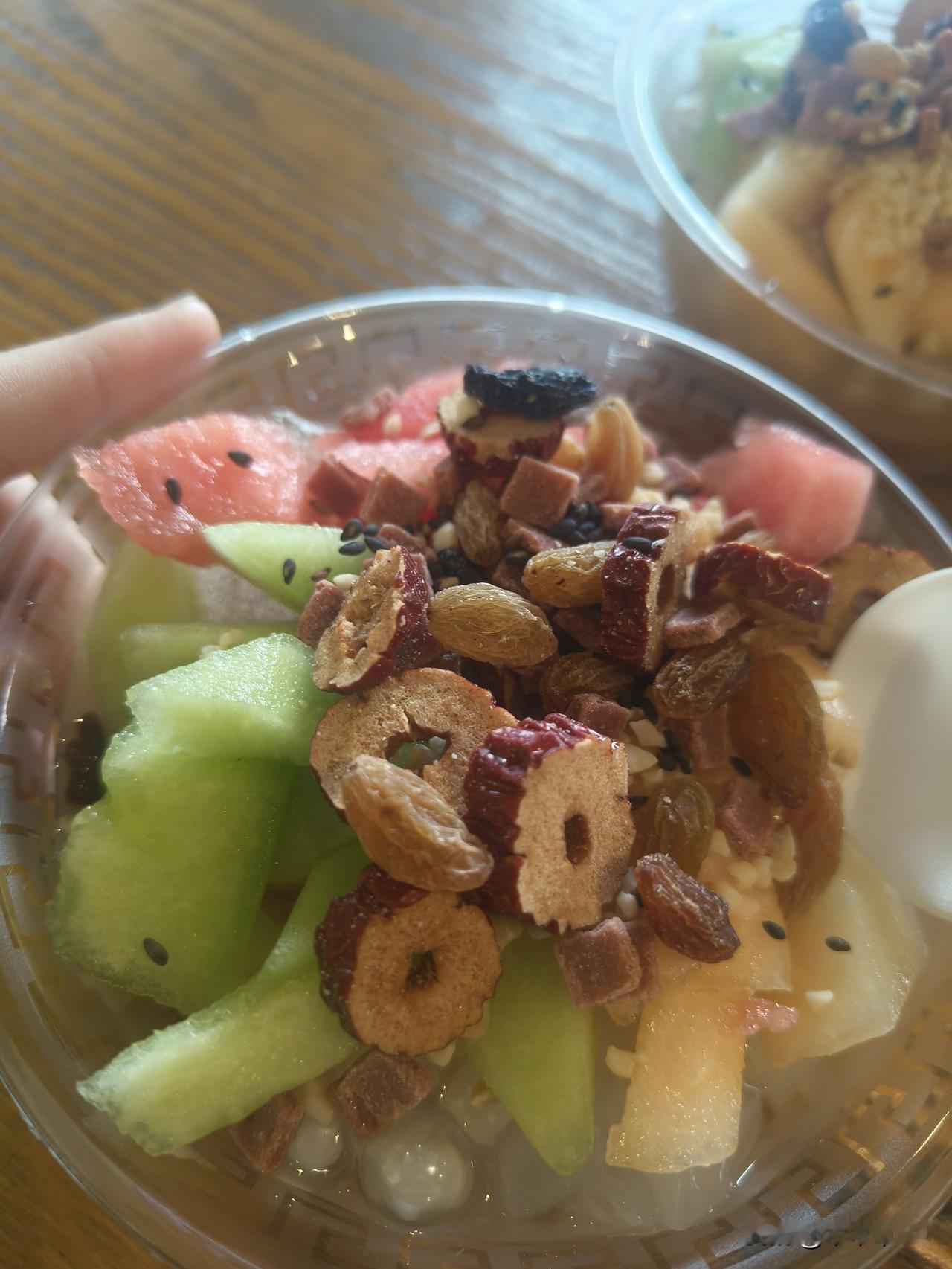 其实当时发现异动的，出了圣阳，还有个容百。我们后续观察一下容百走的怎么样。