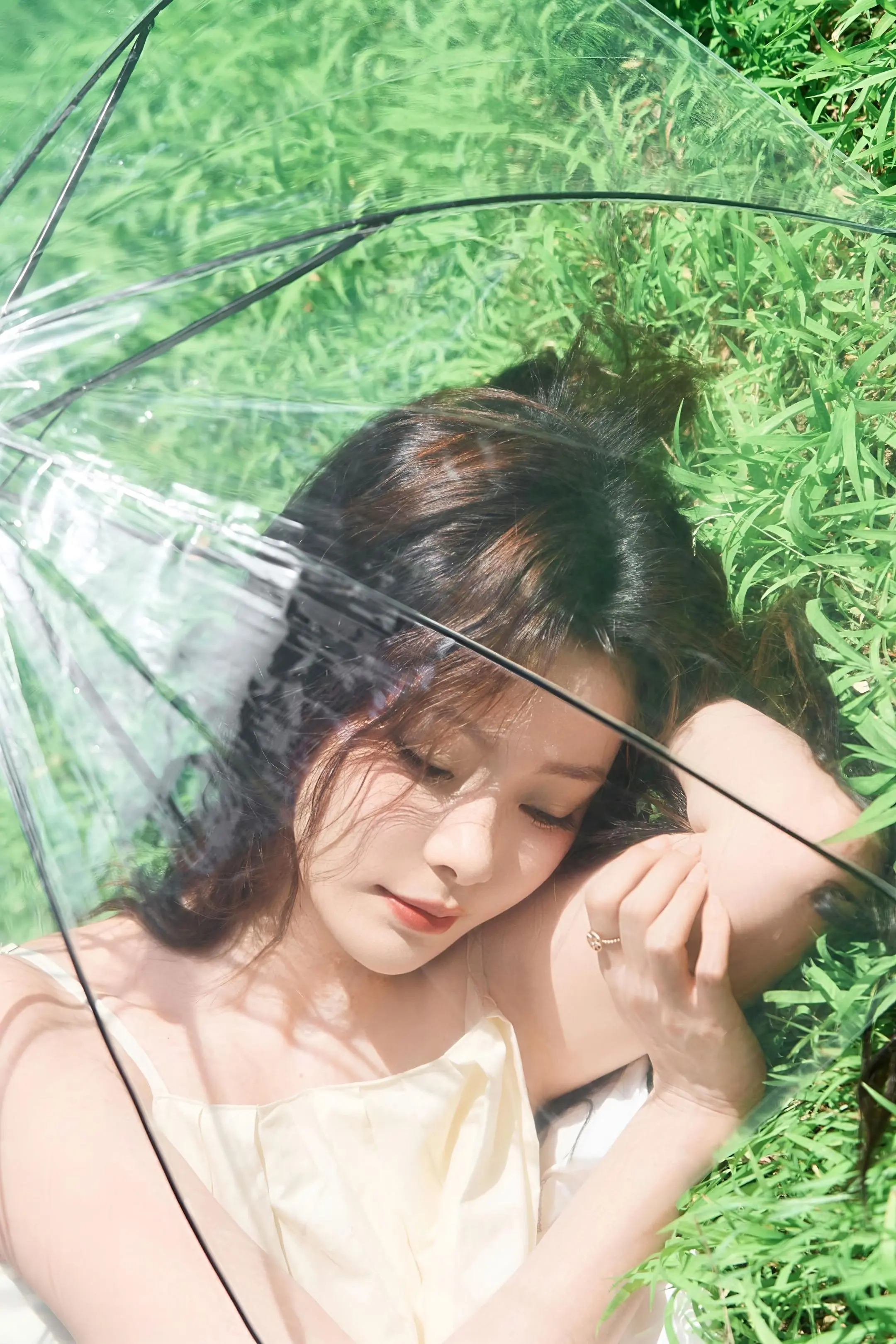 哭包小姐 展信佳 我依然坚信人生而独行 。不过旅途之中或偶有同路人吧。