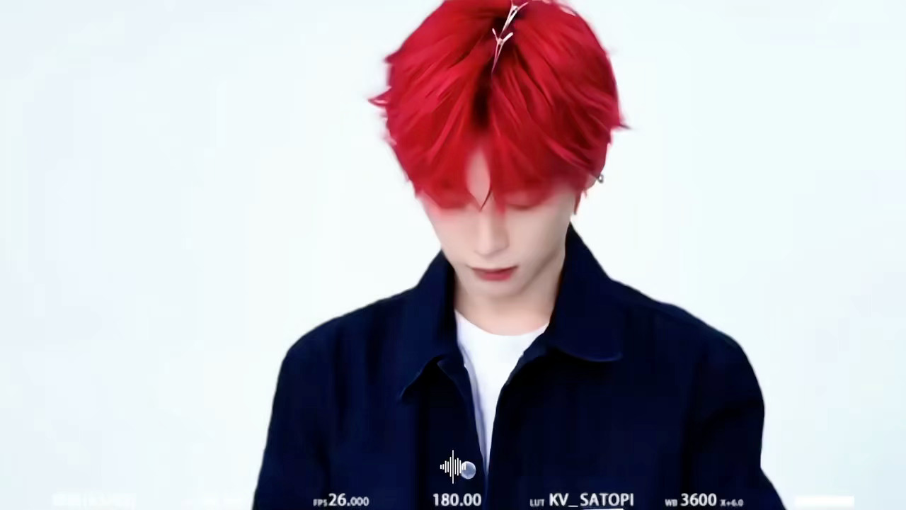 梓渝工作室更新梓渝红发变装好蛊啊！这颜值配上红发也太绝了，完全是从漫画里走出来的