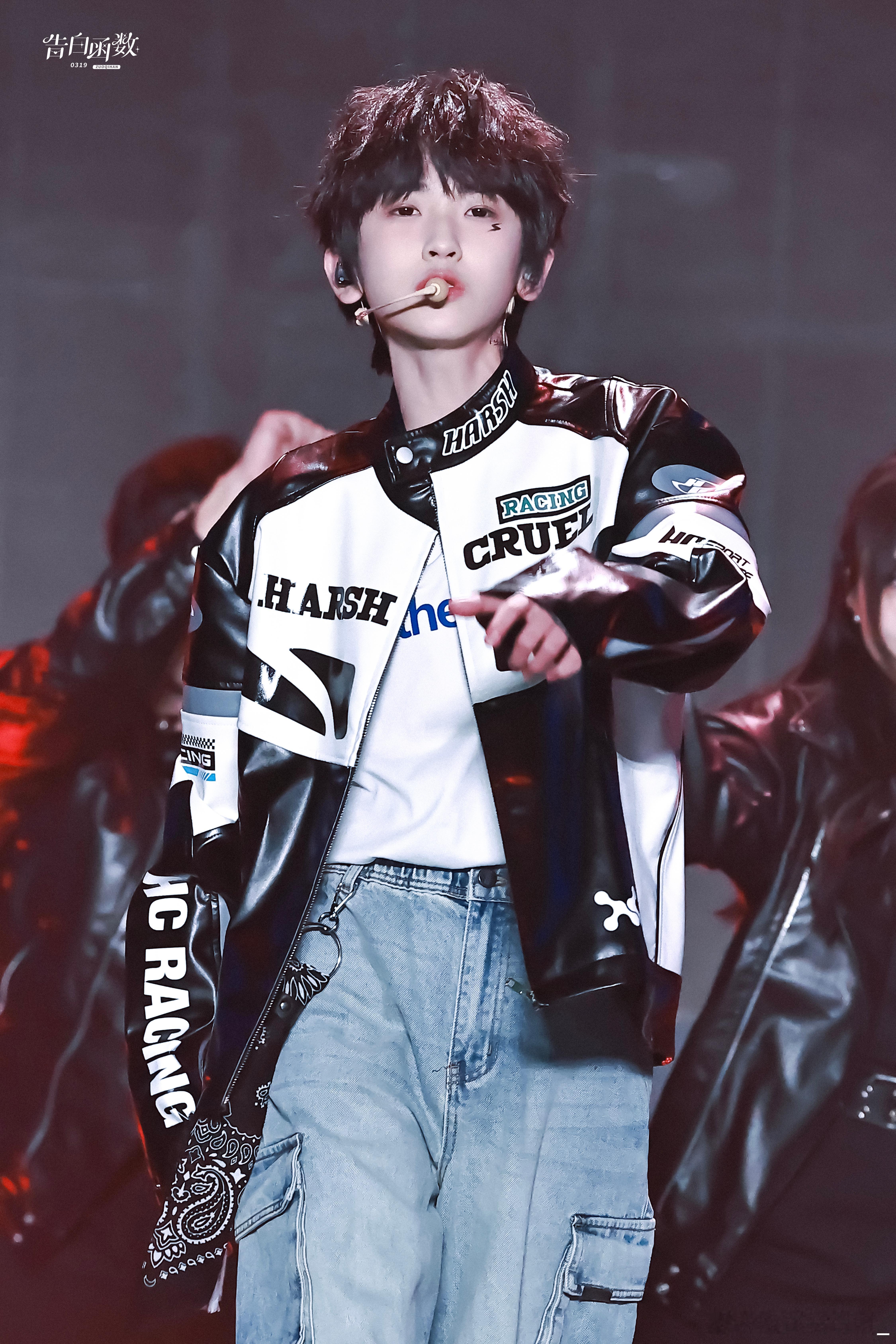 左奇函[超话]  💙左奇函 四代第一鼓手 💙左奇函 四代第一rap担  °⑅