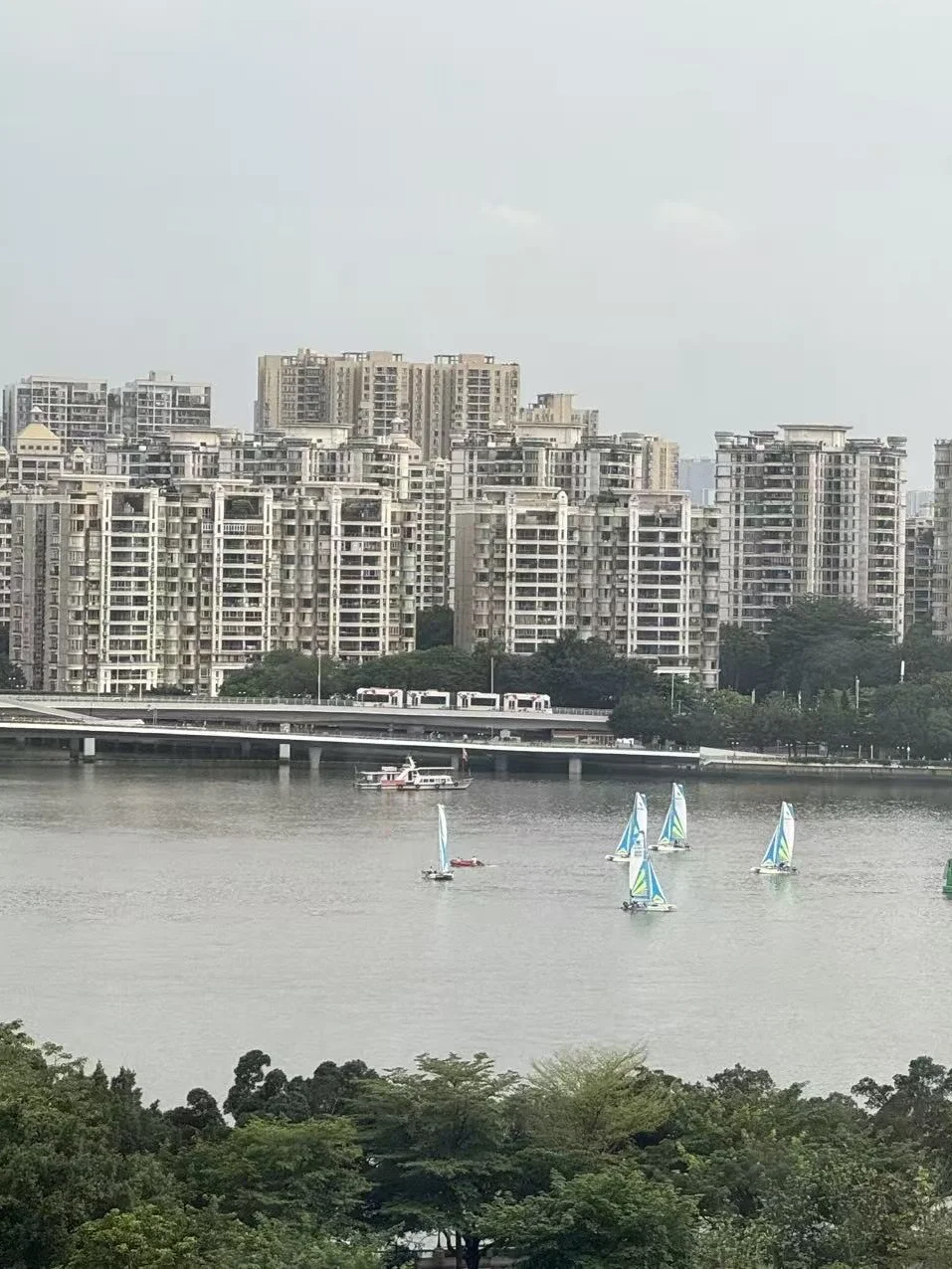珠江新城龙舟变帆船？
