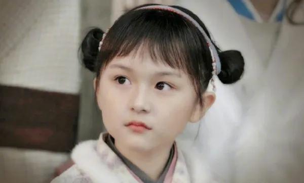 还记得《知否》里的小明兰吗？

刘楚恬，2009年生于福建省，中国内地女演员。
