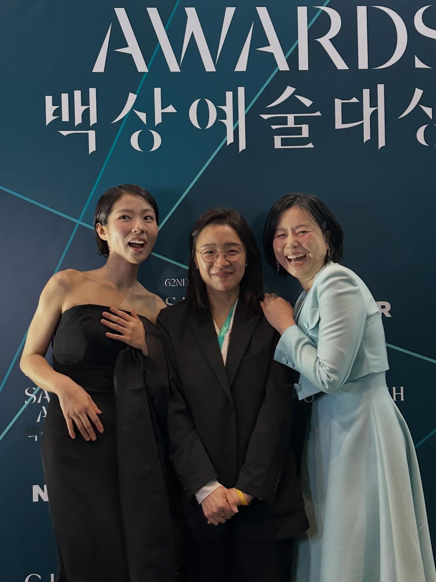 银幕闲话 韩国演员徐粹彬凭借电影《世界的主人》 ，斩获第62届百想艺术大赏 「电