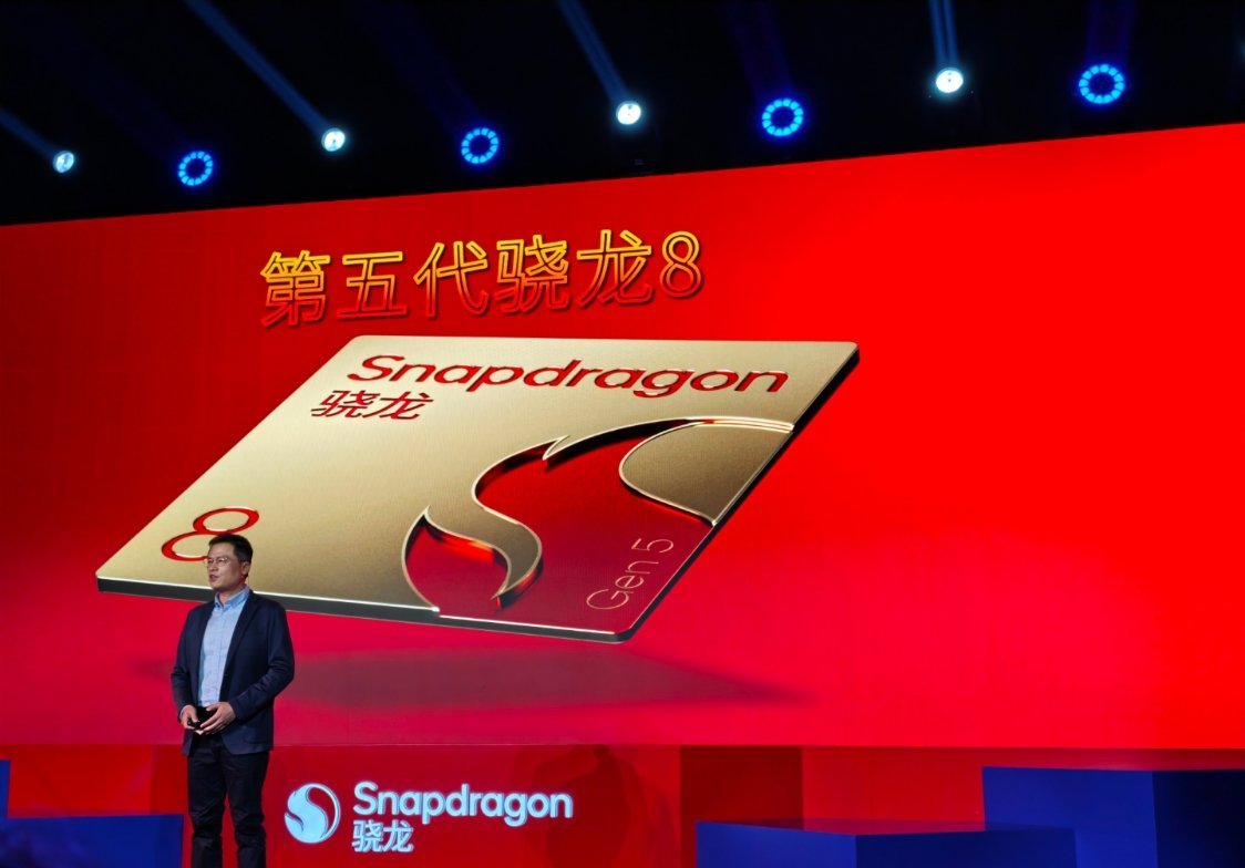 发布会开场先说下第五代骁龙 8 至尊版，目前有 12 款旗舰机搭载，骁龙8 Ge