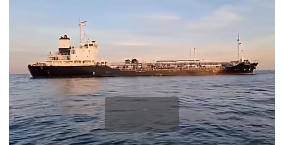 伊朗革命卫队在波斯湾海域扣押了一艘油轮，具体情况不明。 ​​​

昨天在波斯湾被