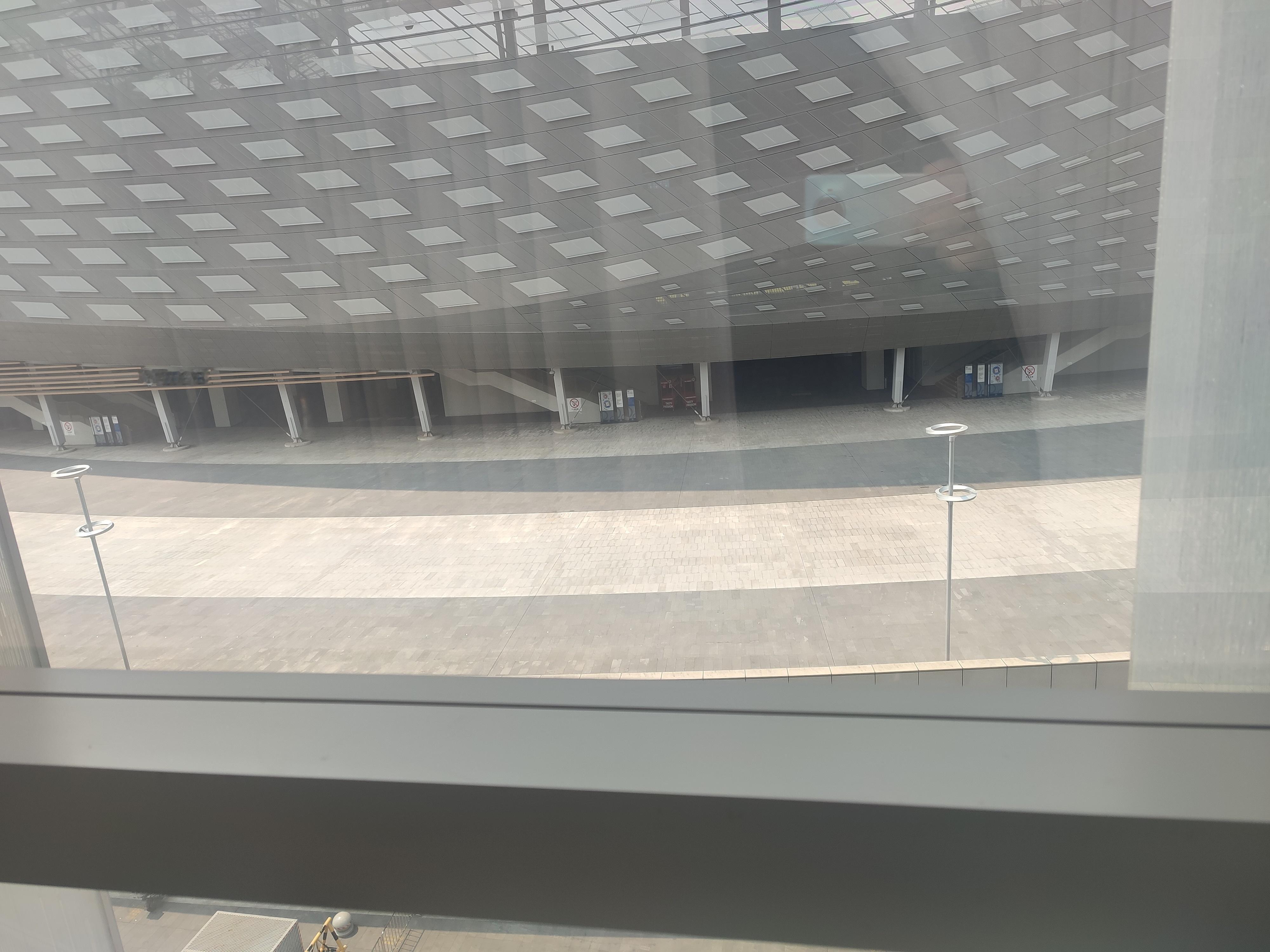 到了到了，机场到酒店80公里[并不简单]先找东西吃[干饭人] ​​​
