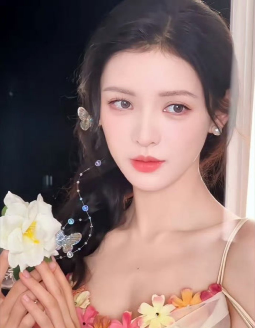 张予曦也自己化妆了 什么？你告诉我这妆是张予曦自己化的!长这么美就算了，审美还这