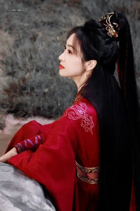 宋茜 女舞一到女武一太爱宋茜饰演的武思月了！身披官服英姿飒爽，红裙加身又甜美俏皮