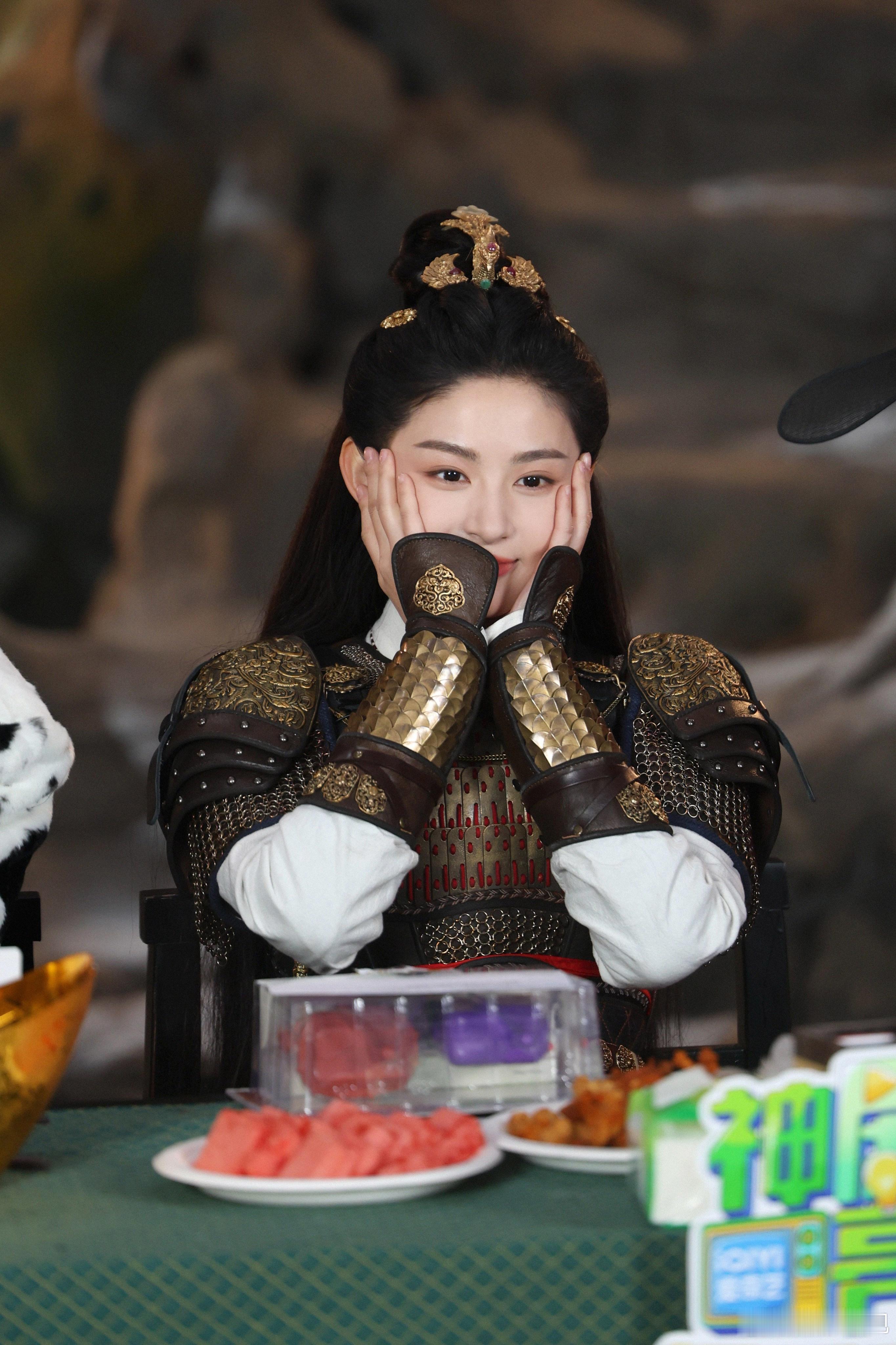 松风入刃，凝作眉间霜雪。欢娱影视演员今日亮相金吾不禁神剧亮了探班直播