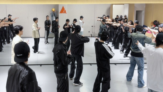 时代少年团排练室的细碎日常 时代少年团积攒能量蓄势待发 时代少年团积攒能量蓄势待