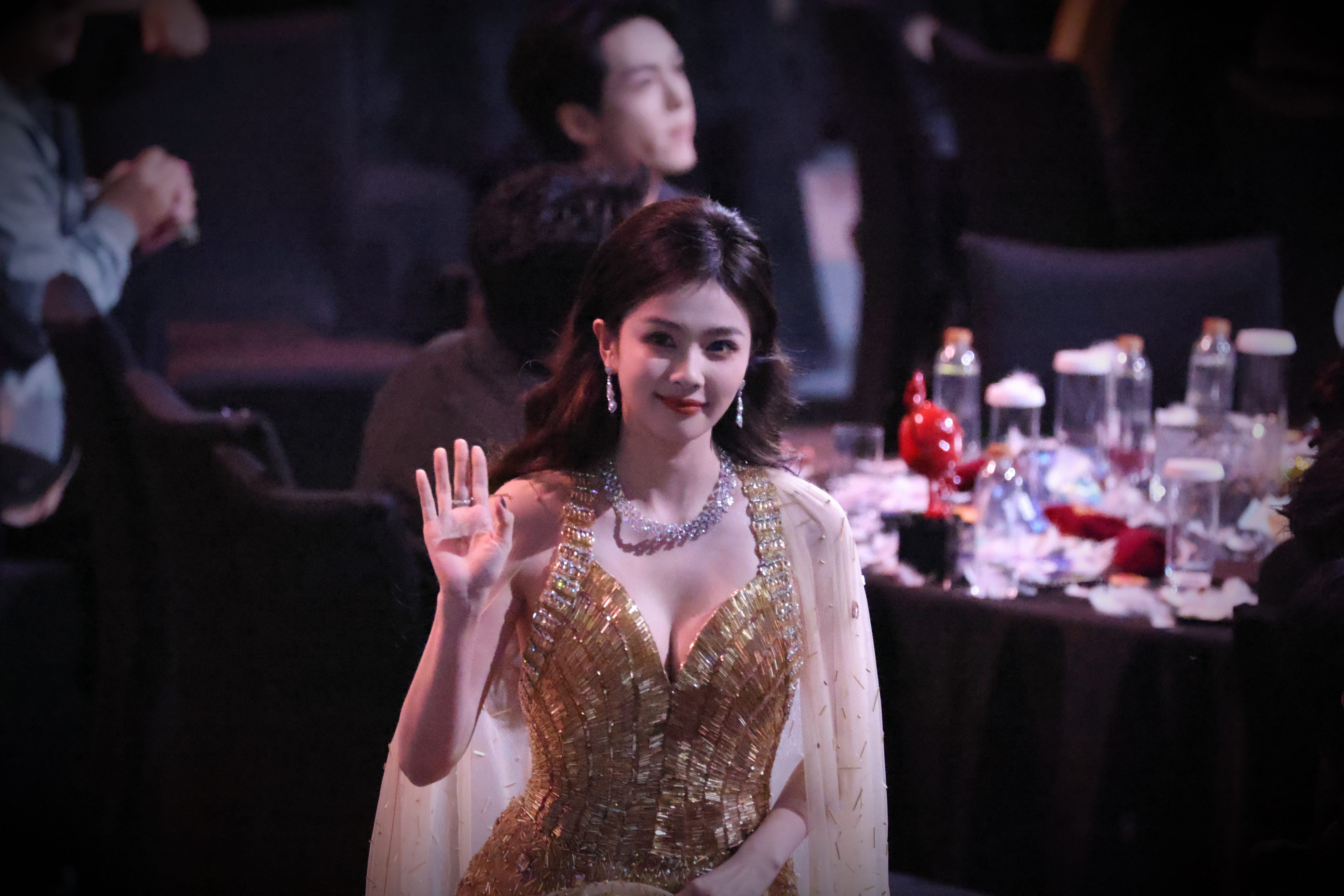 白梦妍你好甜 往这里打招呼的时候真的好萌 