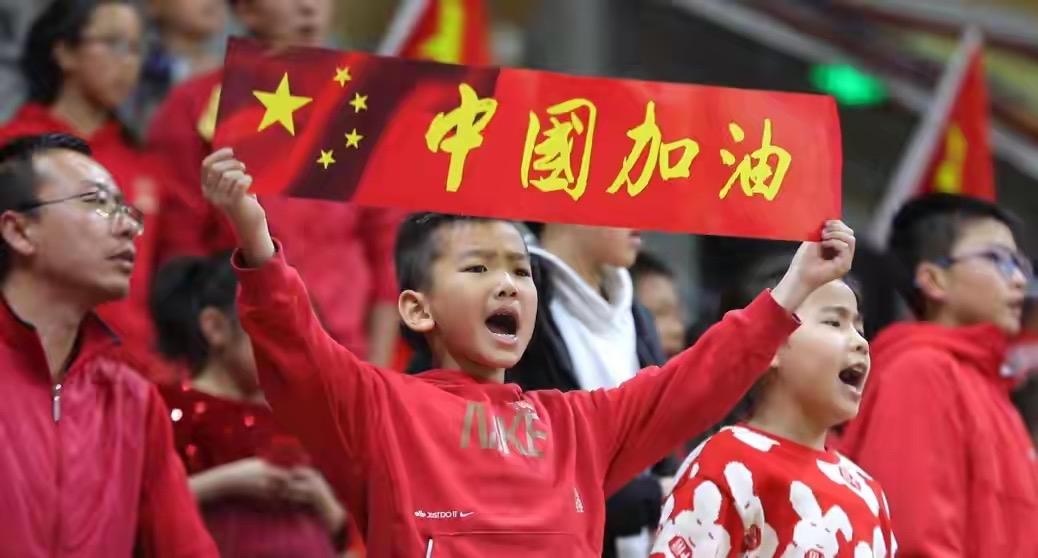 中国足球不行的根本原因是什么？

因为华人的结社能力太弱。而足球是所有主流运动中