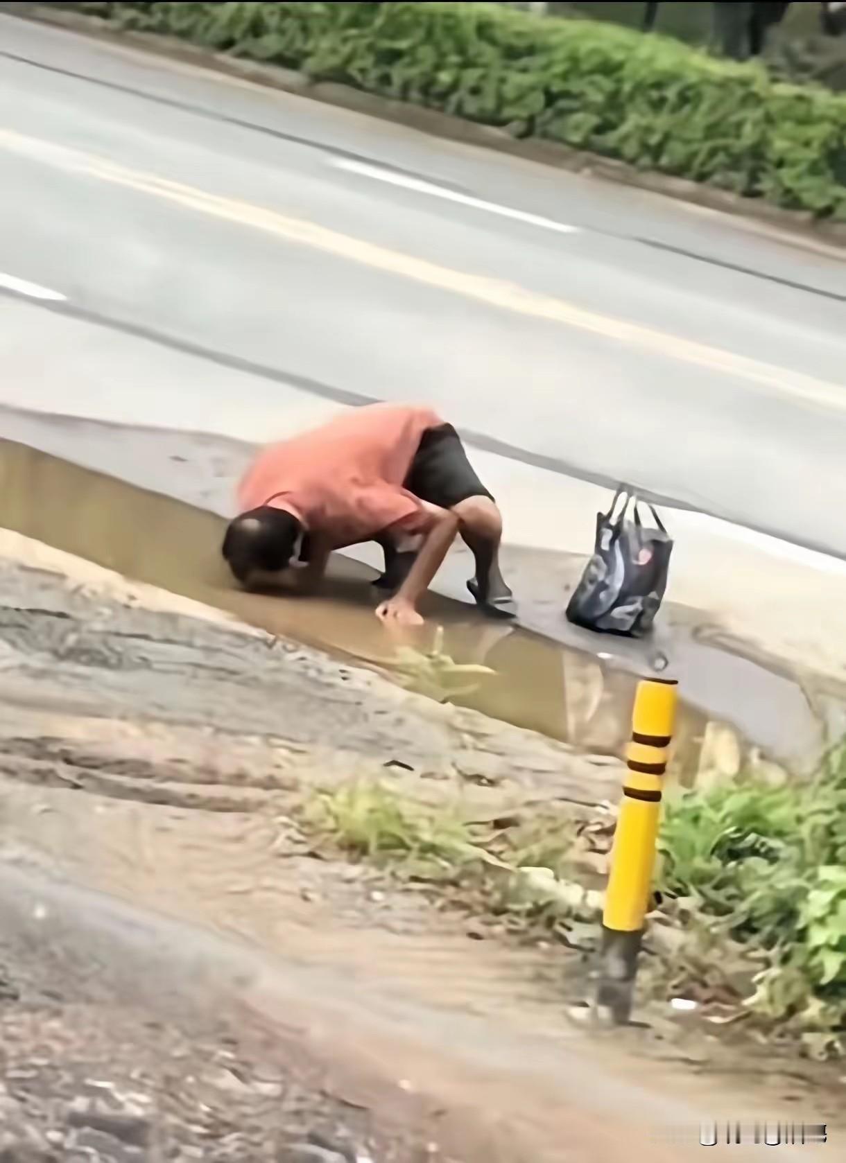 不知道发生了什么事，看着挺心酸的。