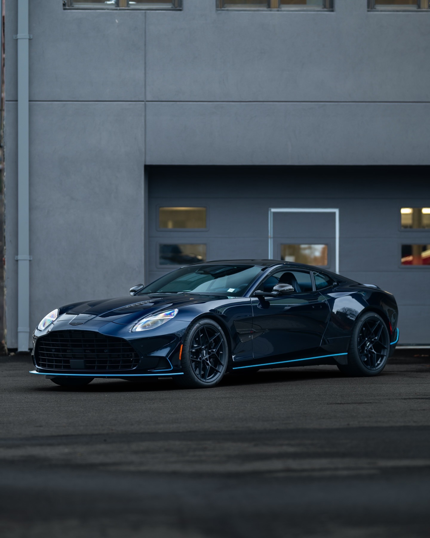 新货！2025年款阿斯顿·马丁Vanquish这款Vanquish配备了阿斯顿·