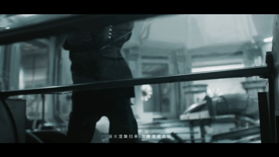 谢霆锋一到关键时刻就摔吉他别人摔吉他是因为愤怒，谢霆锋摔吉他是因为觉醒。《推倒重