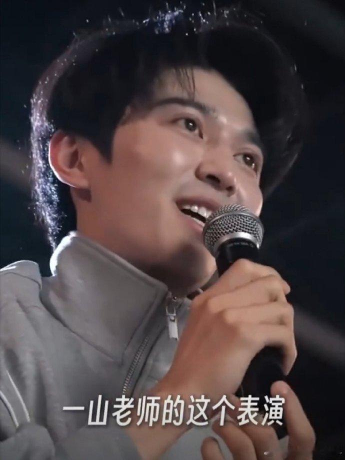 话剧现场惊喜解锁！赵小童受邀观看张一山《一地鸡毛》，观演后直白催加场，真实又接地