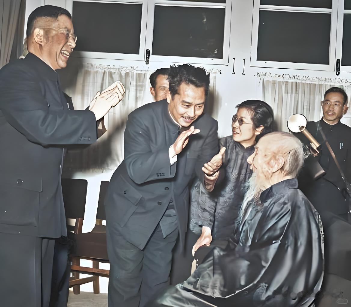 1957年，齐白石那可是画坛响当当的大佬，画虾画得活灵活现，在国画圈地位高得没法