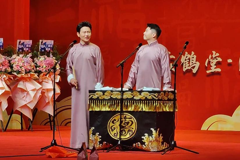 孟鹤堂杭州举办专场，和安保小哥哥玩上了！要不说，专业的人做专业的事情。孟鹤堂是专