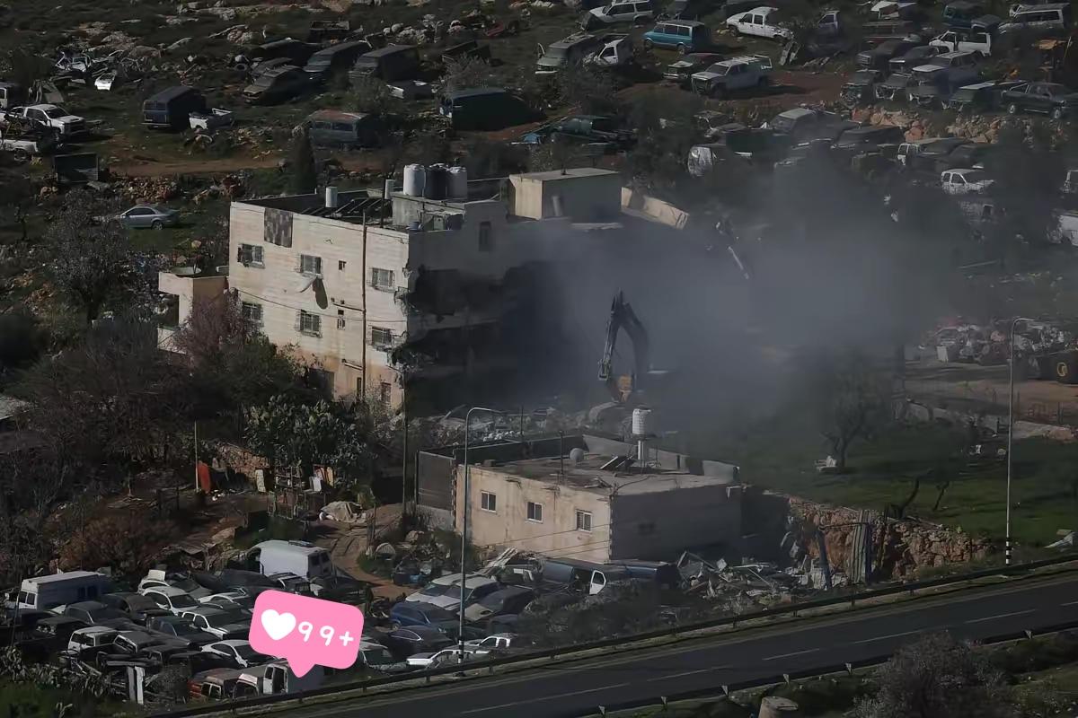 据央视新闻报道
近期乌克兰已接连发生三起对警察的爆炸袭击事件。先是利沃夫一枚简易