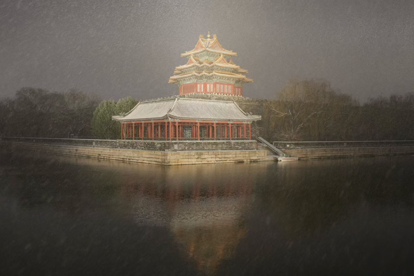 我表姐真的有勇气零下十多度，她早上六点多登上景山公园俯瞰故宫雪景（下图是她拍的）