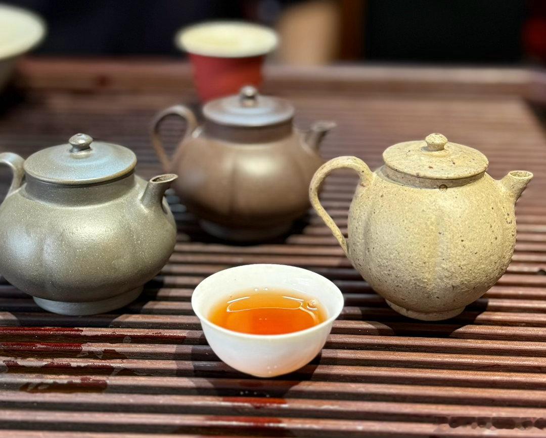 我上山收茶十几年，不是在山上就是在茶室追踪喝茶、研究茶、看专业理论知识…十几年时