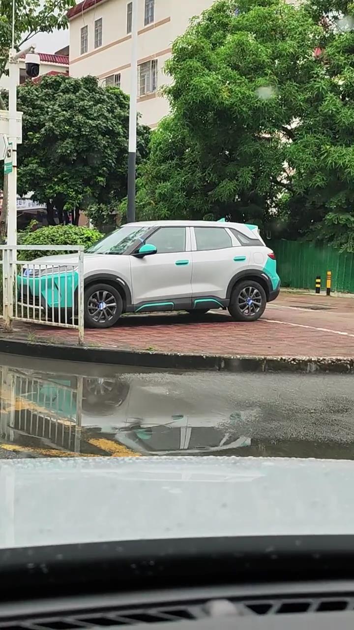 新款比亚迪元UP实车曝光，外观小幅改动，纯电续航提升至505km。 