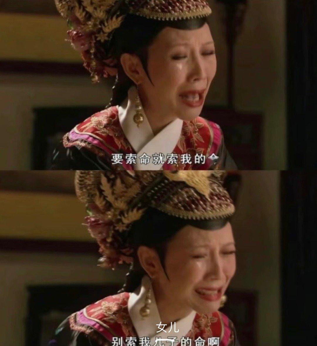 刚进卧室就看到一只不知死活的蚊子趴在汎汎腿上[怒]回家这么久第二次戴上眼镜，两次
