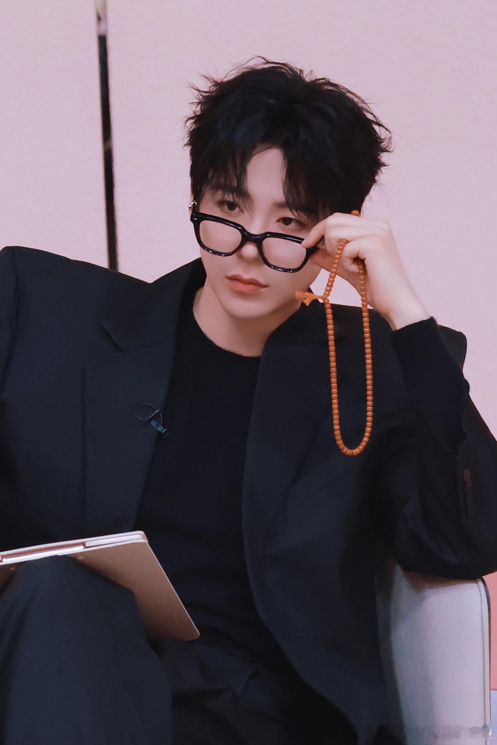 2025最高产艺人摩登兄弟刘宇宁 