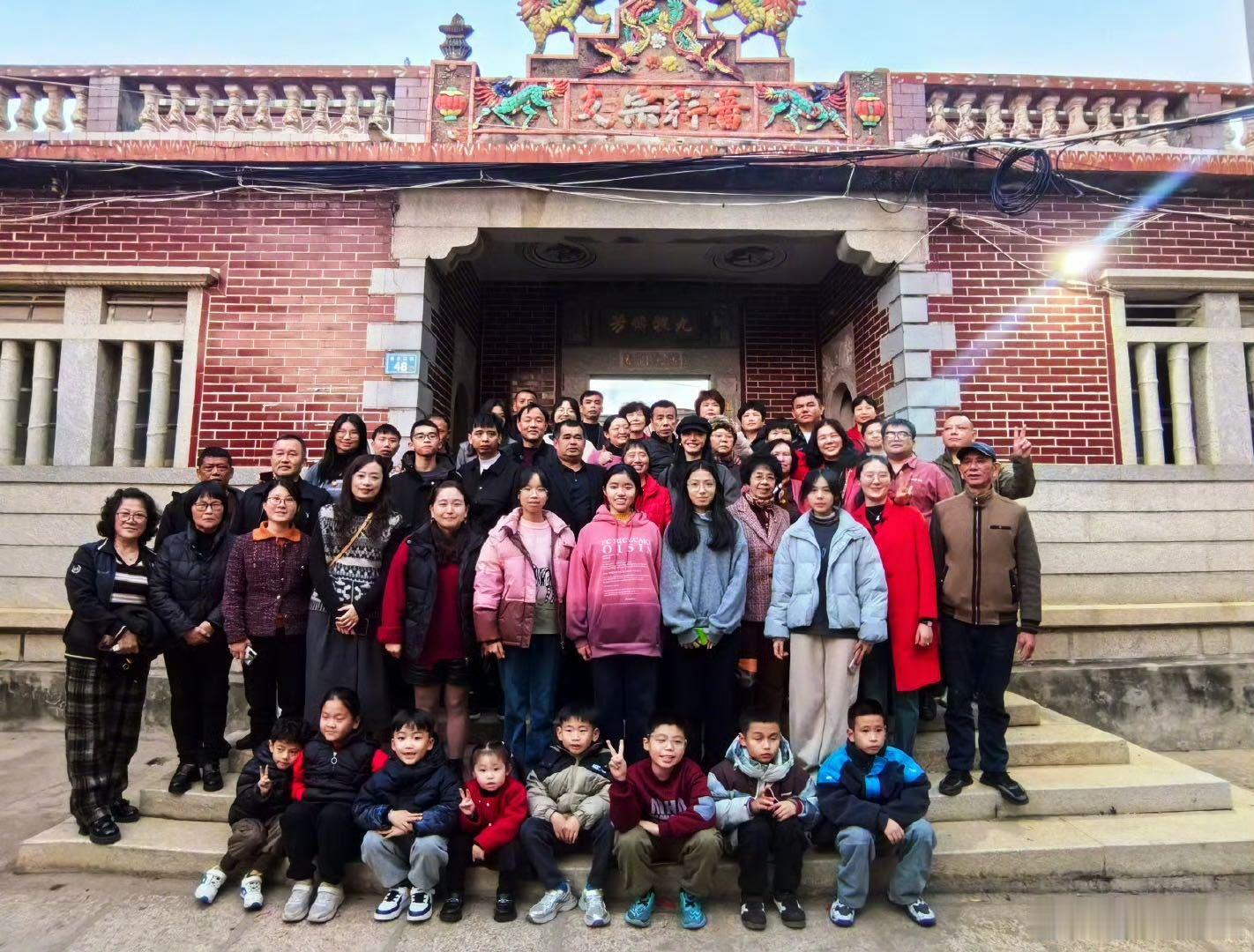 姚晨福建到底有谁在啊  为啥福建这么多人能碰到姚晨，她回福建过年发的八条微博，把