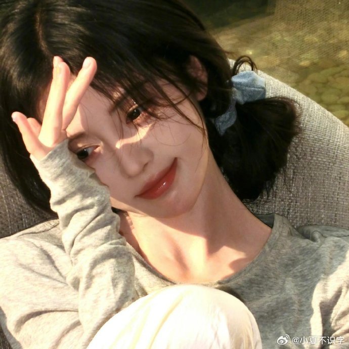 鞠婧祎捧花头像鞠婧祎捧花长裙果断换头像！鞠婧祎捧花长裙造型真的美出圈，温柔又大气