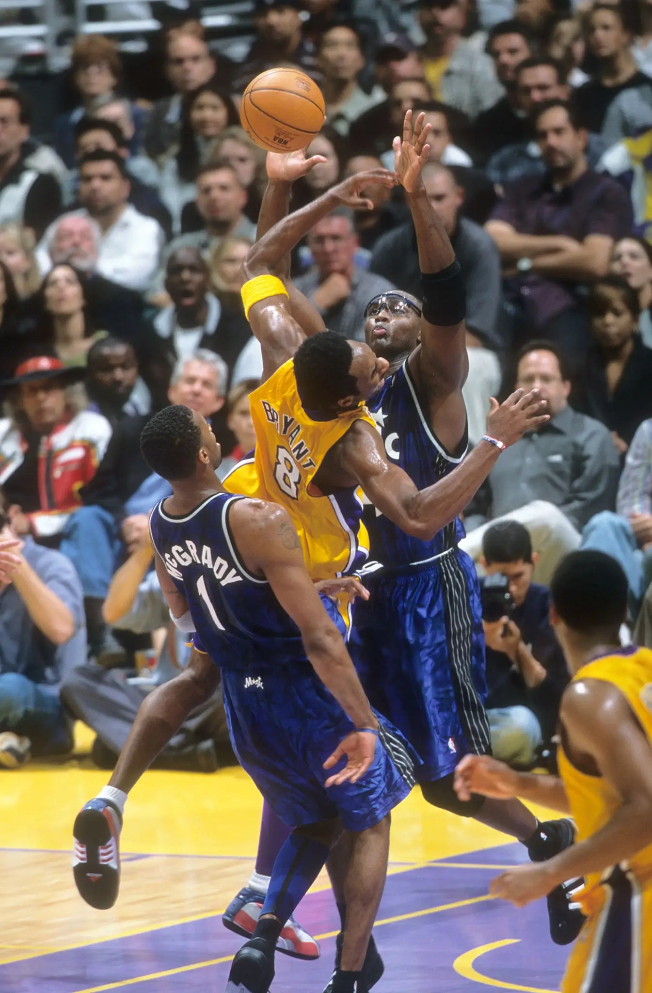 麦迪与 👓格兰特 一地一天 夹击Kobe Bryant 科比