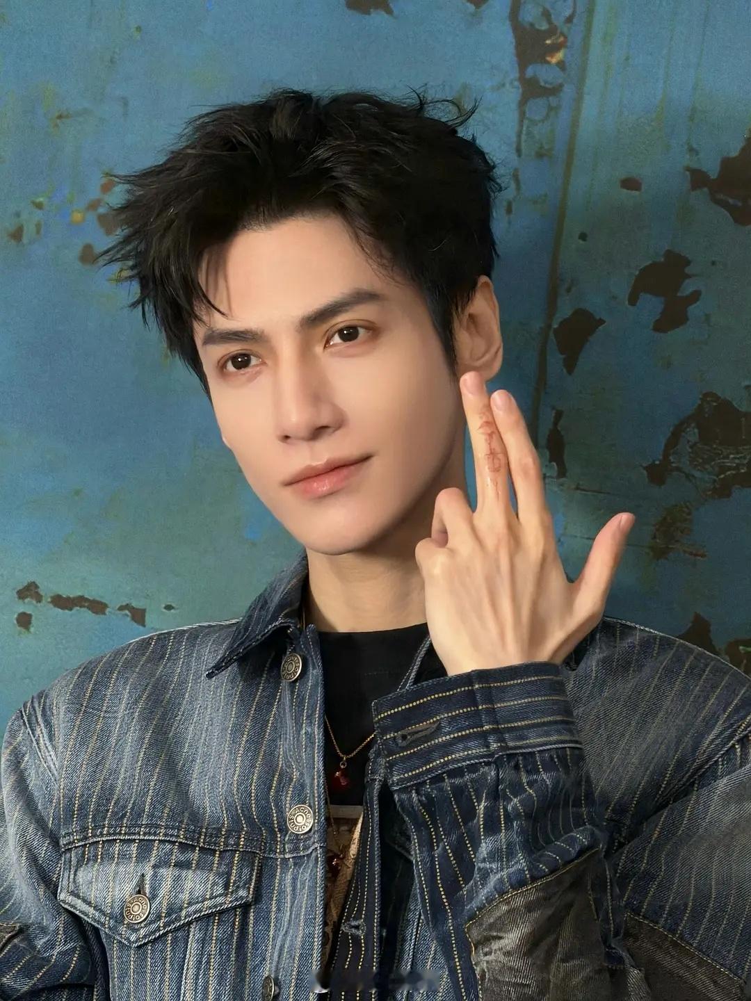 罗云熙真的唯爱英雄联盟 每次去都打扮的帅的不行罗云熙五杀