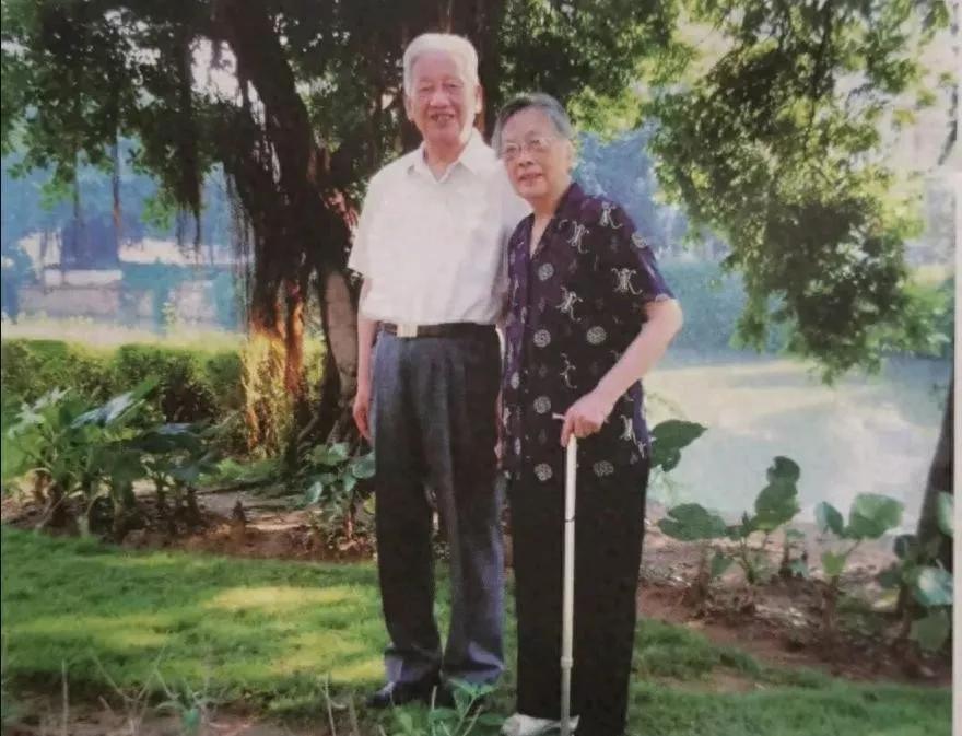 1979年底许集美被判刑，可十一届三中全会都开完一年了。福建还在用老办法办案，干