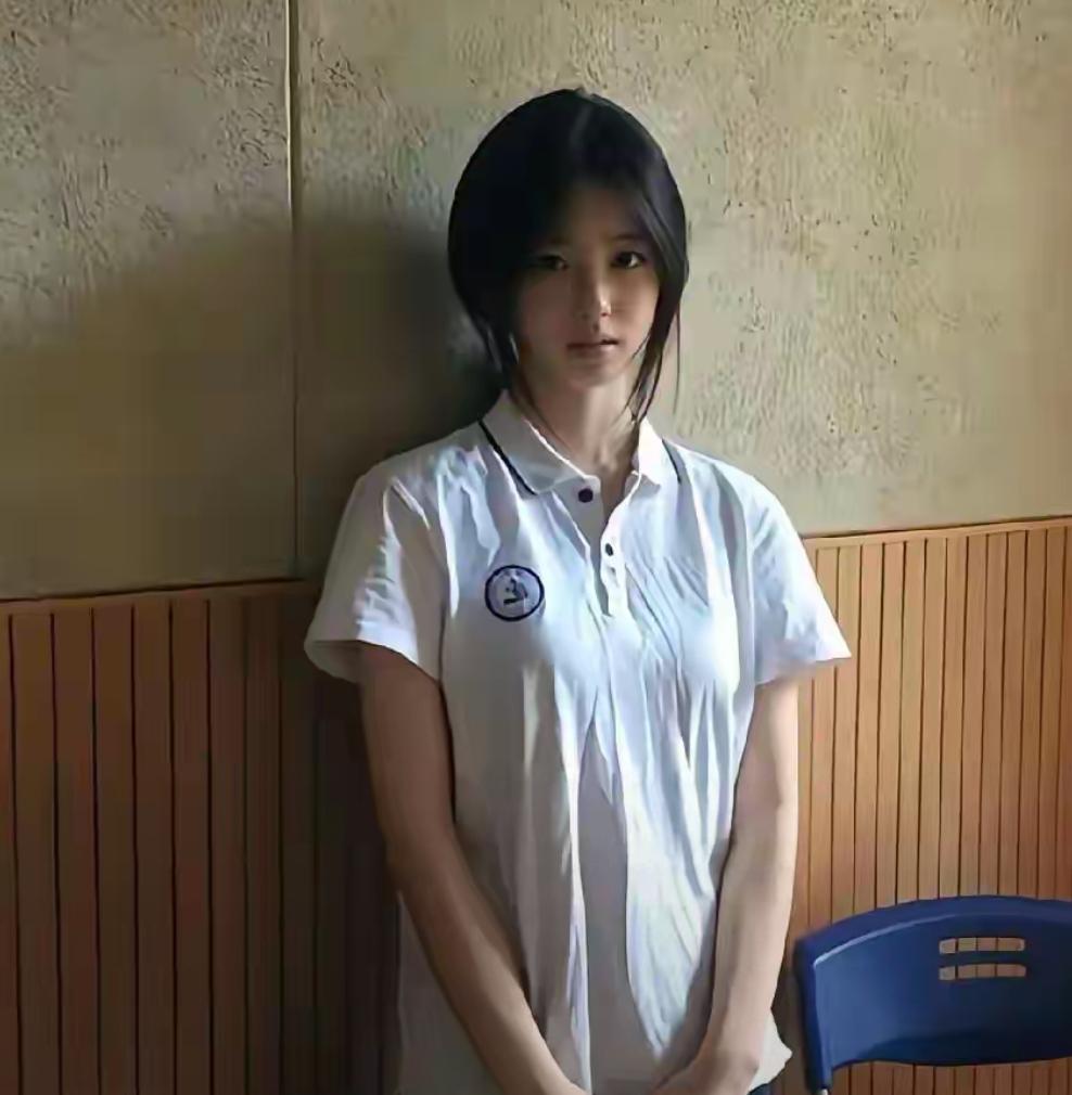 侄女14岁早恋，一心扑在手机上，全家人束手无策
 
侄女今年才14岁，心思完全不