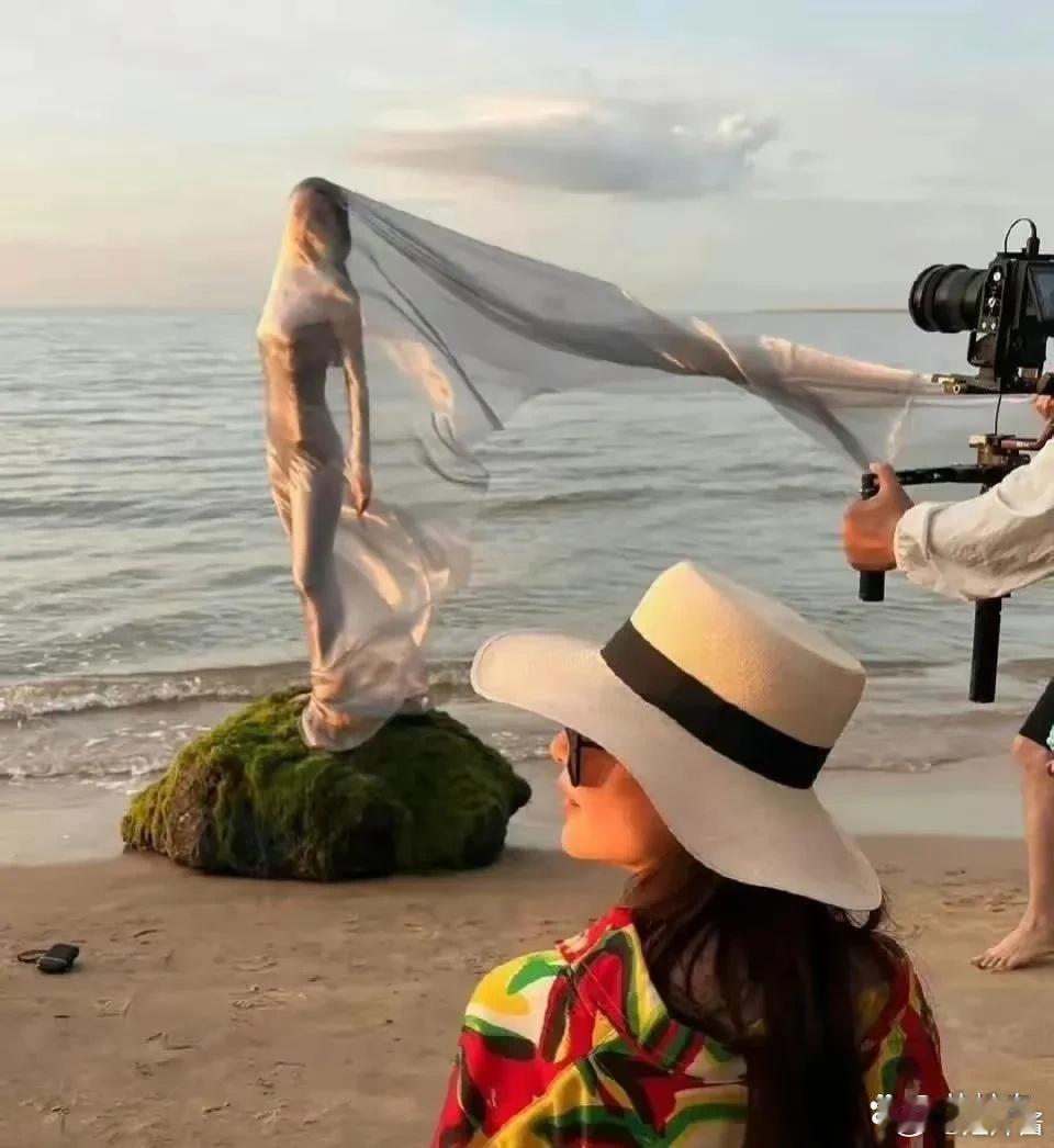 舒淇的肚子比水平尺都平，绝了 