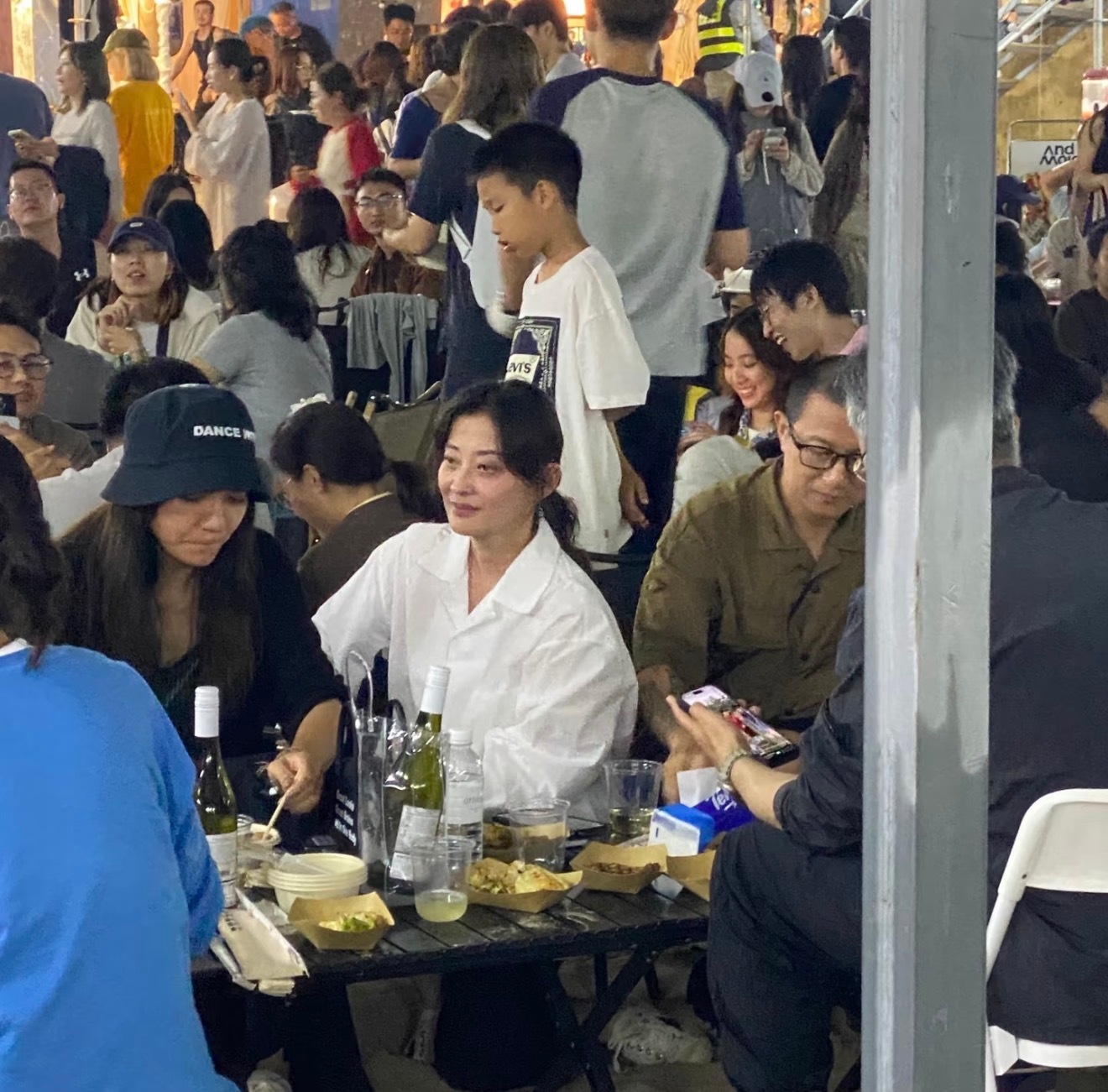 阿那亚戏剧节，遇到明星就像呼吸一样简单 