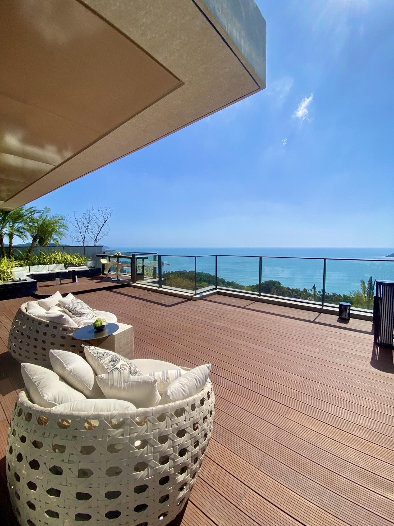 看海视野超绝的房子，建面是123平的别墅，在山崖上的海景房，2个院子，在家就有自