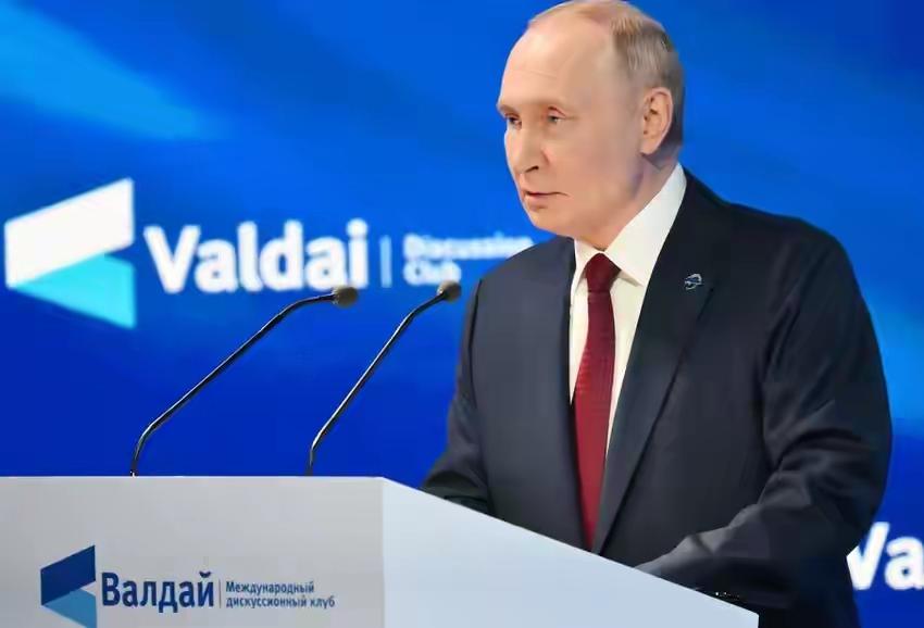 乌克兰总统泽连斯基在基辅作出关键宣布：为了获得西方国家实质性的安全保障，乌克兰将