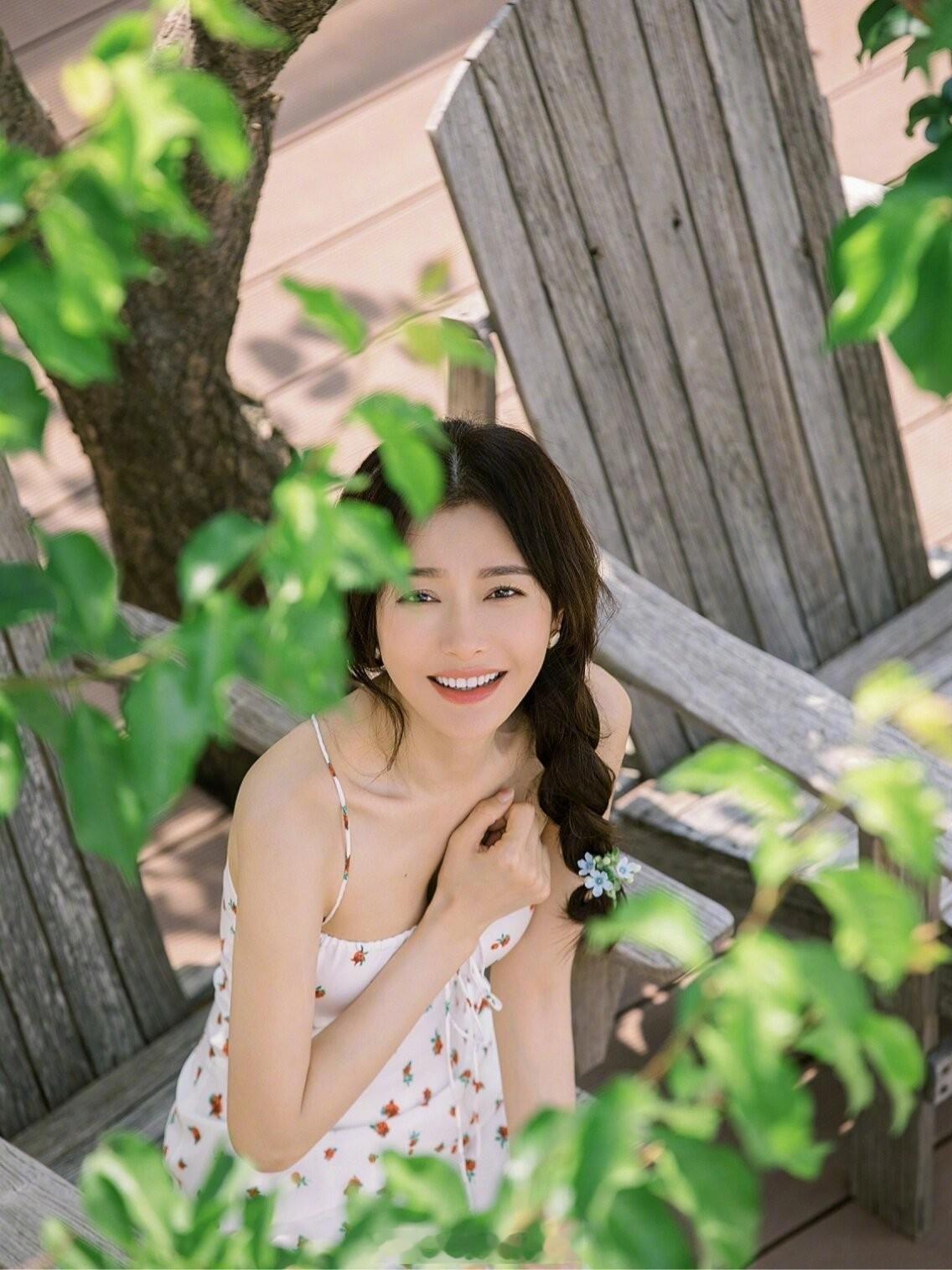 秦岚自律好身材的姐姐 