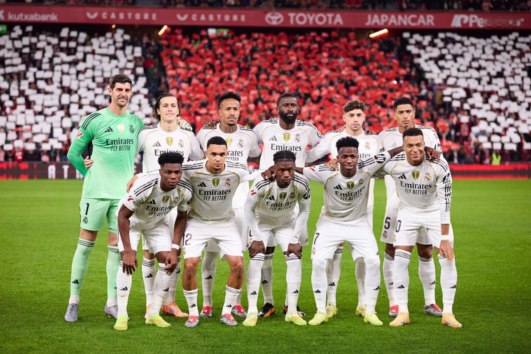 皇马首发11人合影。毕尔巴鄂竞技0比3皇马毕尔巴鄂竞技vs皇马