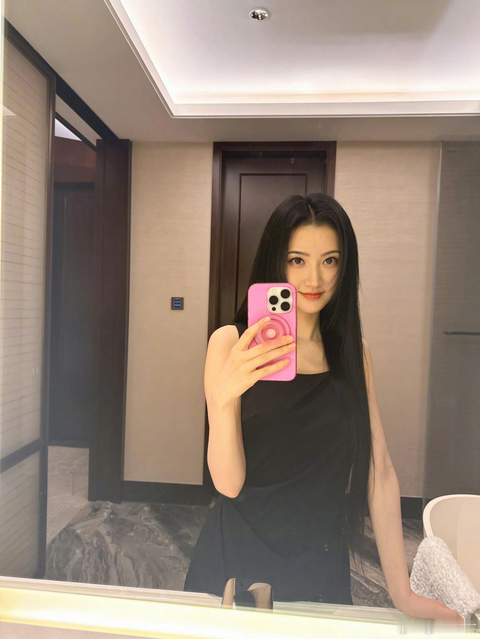 哇哦，是长发景甜，人如其名，真的好甜啊！ ​​​