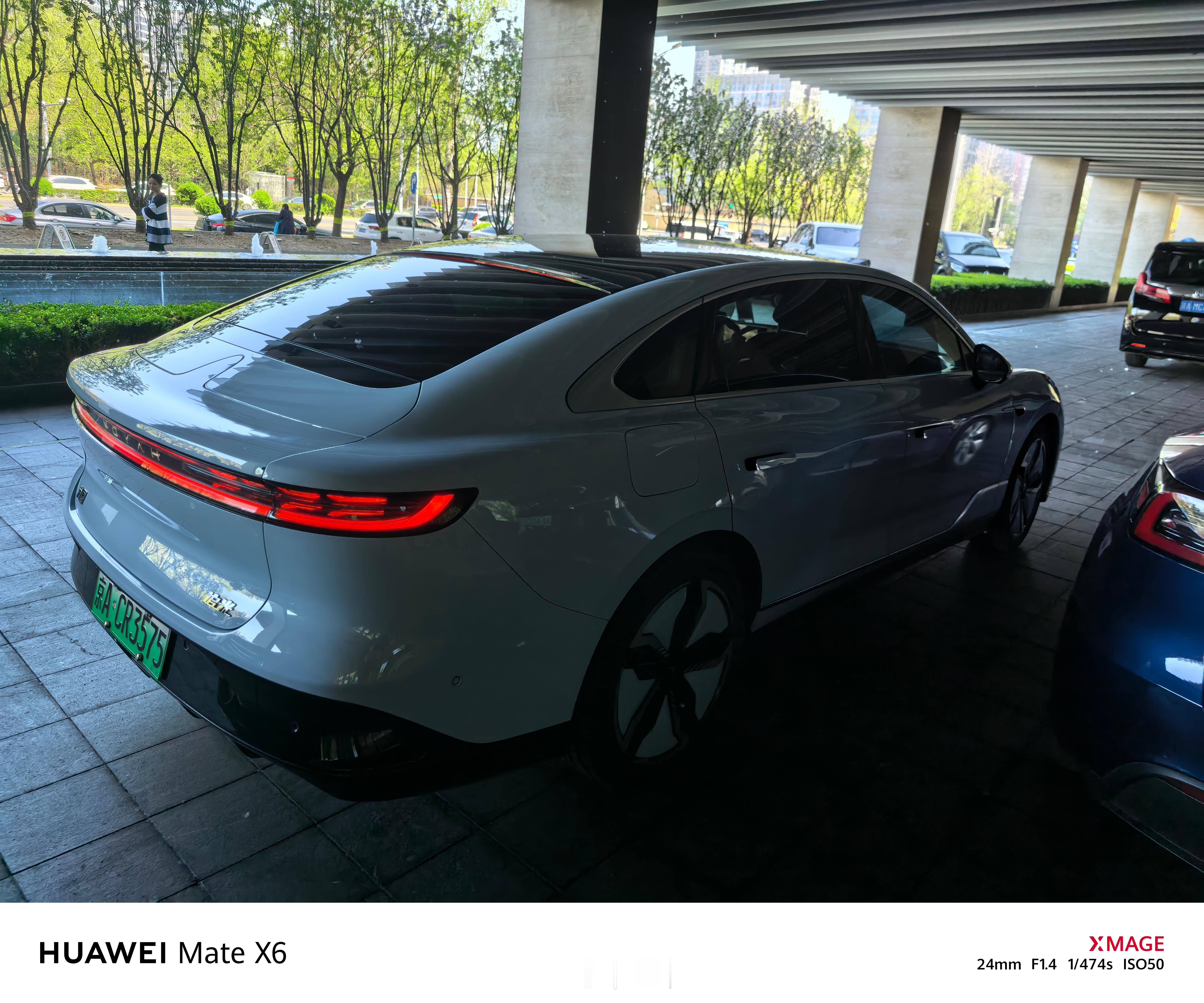 品牌方给叫了一辆车去机场，追光其实挺好的，造型和乘坐体验都没什么问题，而且内饰没