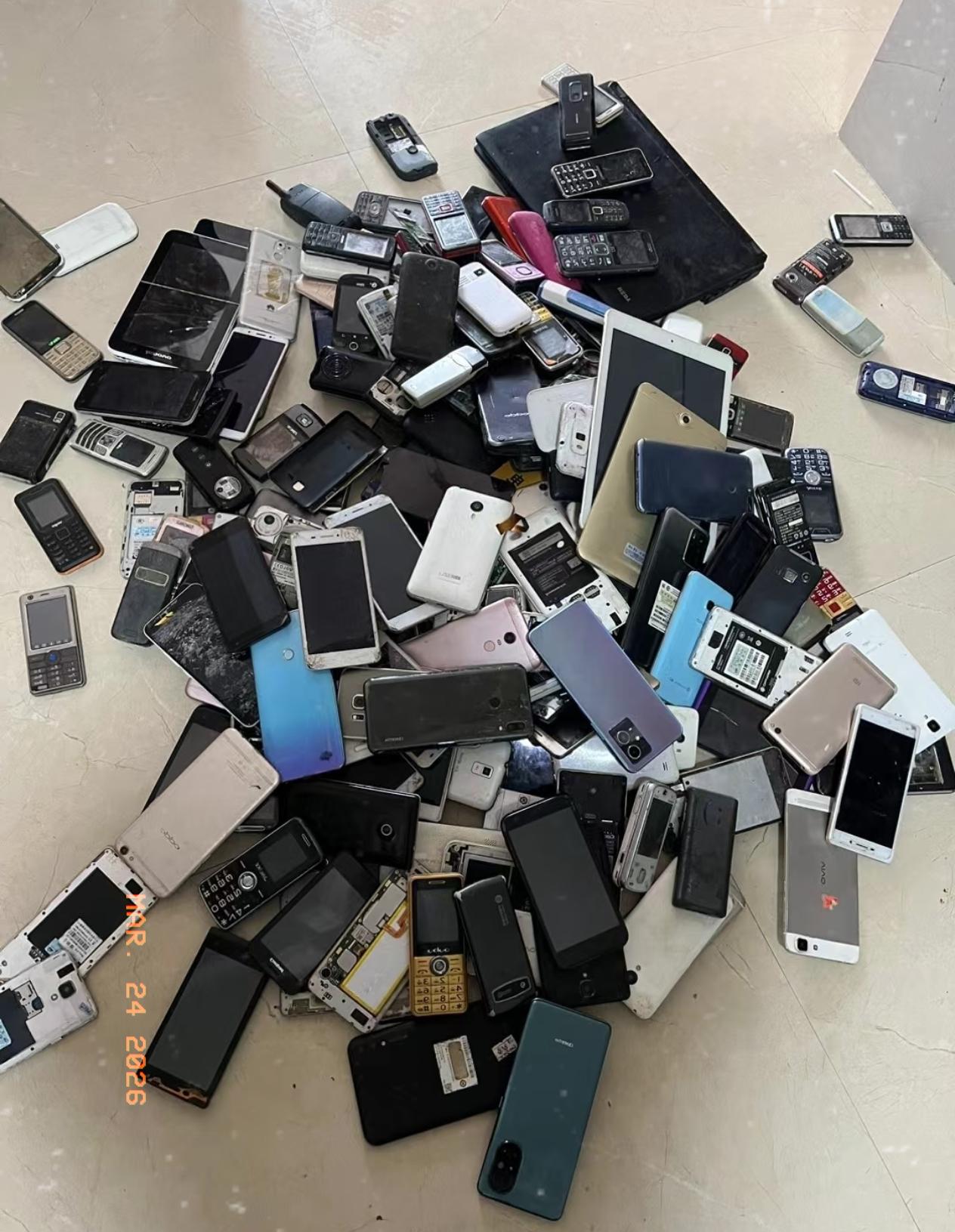 家里有旧手机的，千万别扔，也别拿出去换盆了！

你别看之前它可能就值十来块，现在